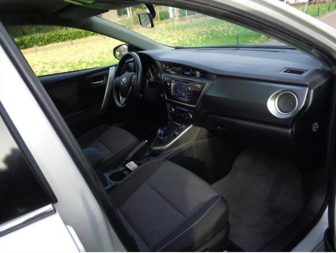 Toyota Auris 1.8 Hybrid , снимка 10 - Автомобили и джипове - 54984815