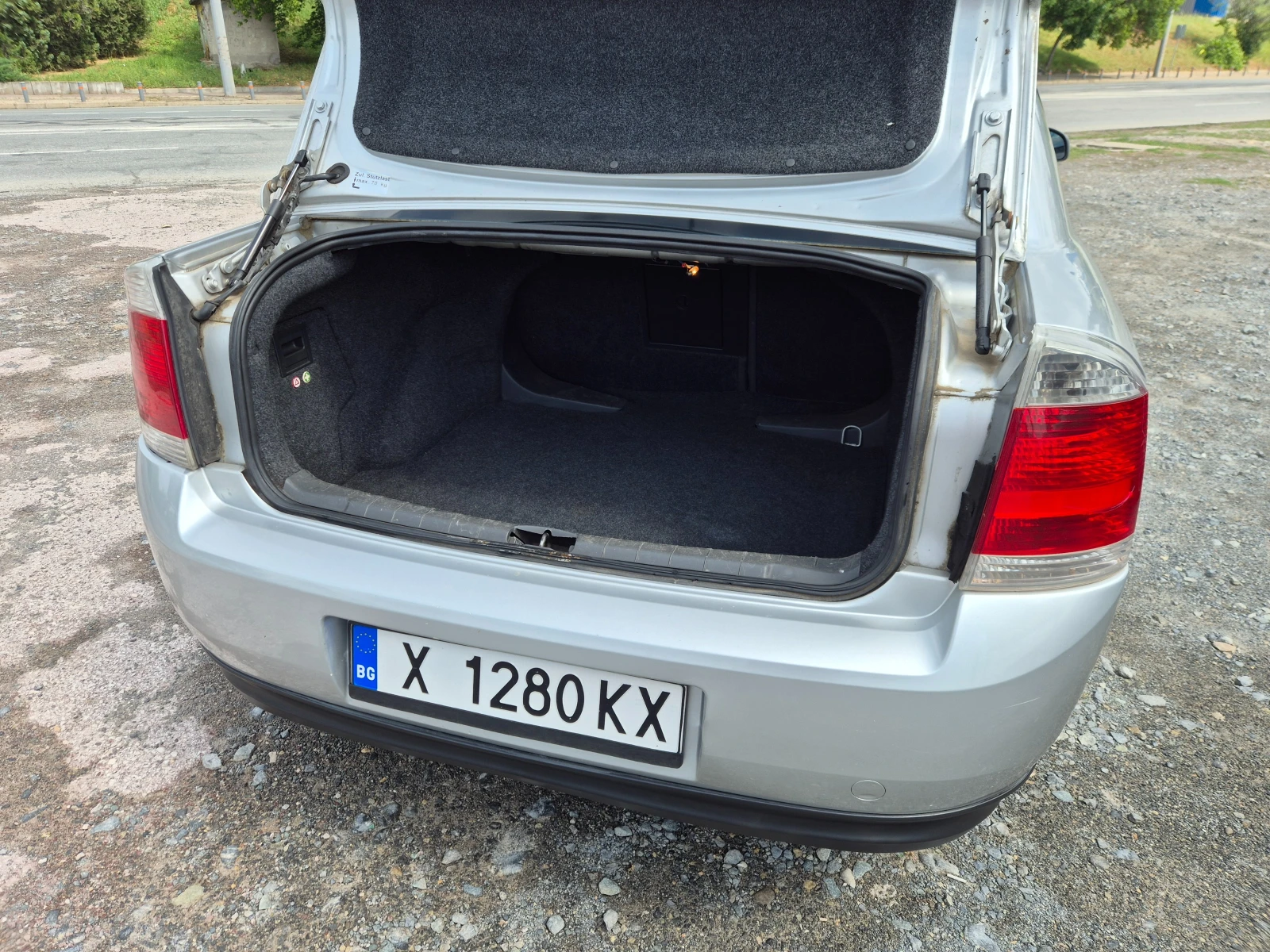 Opel Vectra 2.0DTI 100кс, снимка 12 - Автомобили и джипове - 55019088