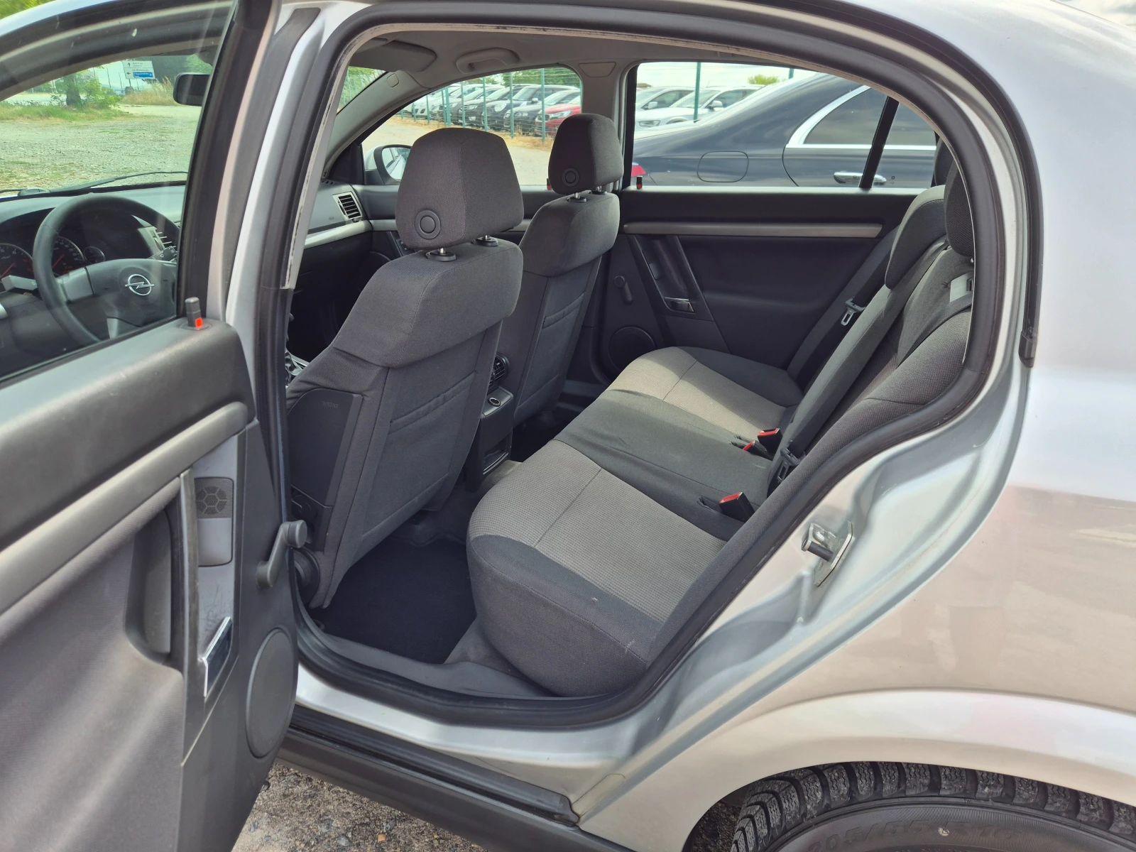 Opel Vectra 2.0DTI 100кс, снимка 13 - Автомобили и джипове - 55019088