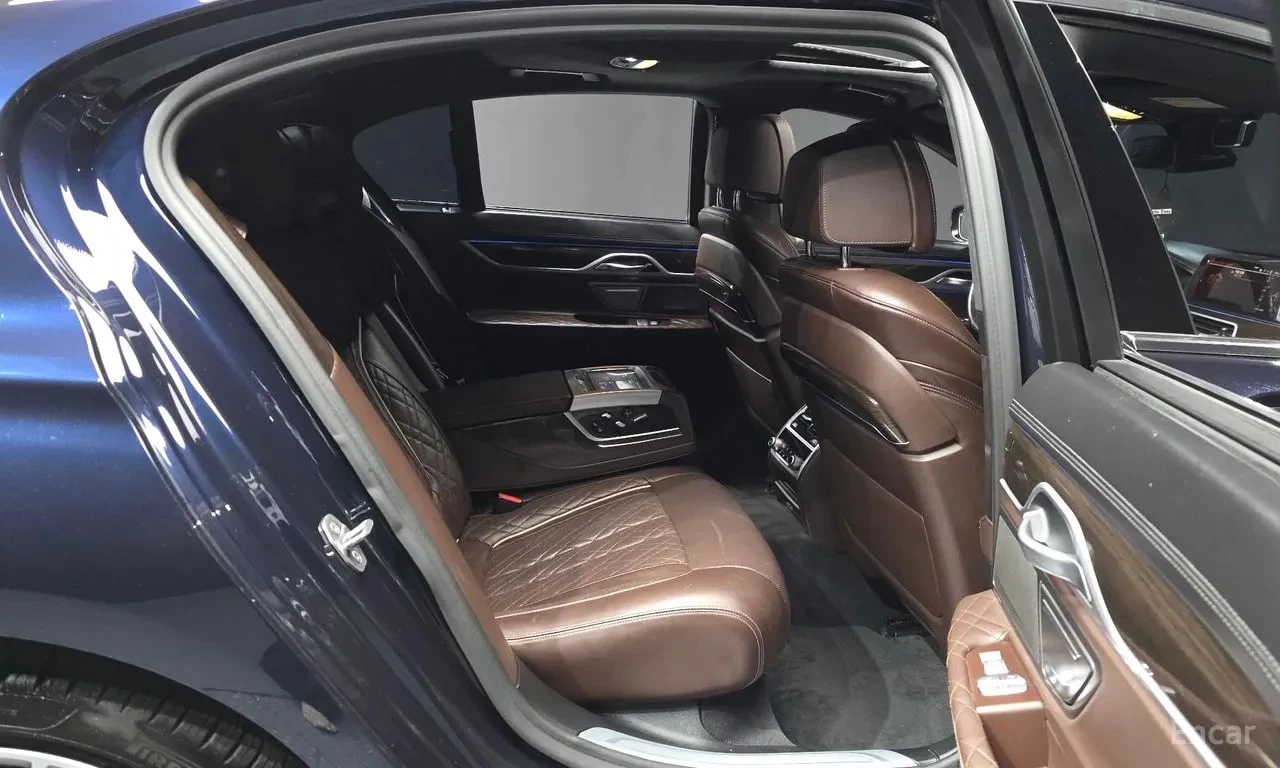 BMW 730 * 730d xDrive Design Pure Excellence * АВТОКРЕДИТ*, снимка 12 - Автомобили и джипове - 55978572