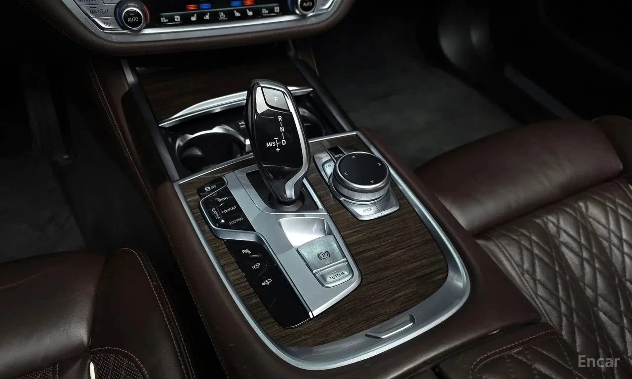 BMW 730 * 730d xDrive Design Pure Excellence * АВТОКРЕДИТ*, снимка 9 - Автомобили и джипове - 55978572