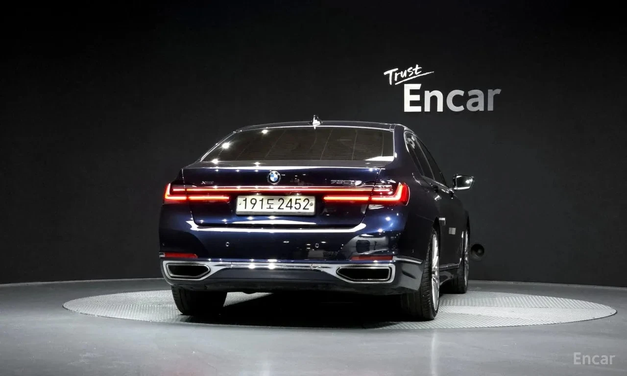 BMW 730 * 730d xDrive Design Pure Excellence * АВТОКРЕДИТ*, снимка 4 - Автомобили и джипове - 55978572
