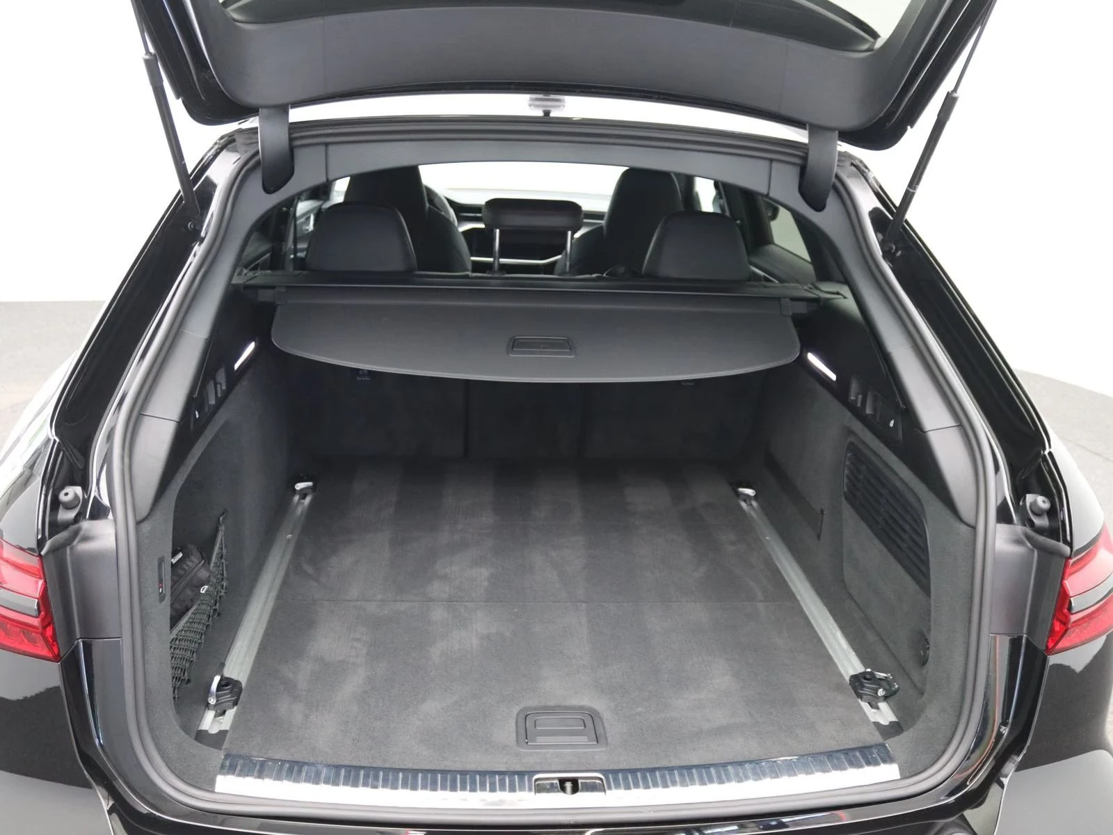 Audi Rs6 DYNAMIC / BLACK OPTIC / MATRIX / HUD/ B&O/ QUATTRO, снимка 15 - Автомобили и джипове - 56009811