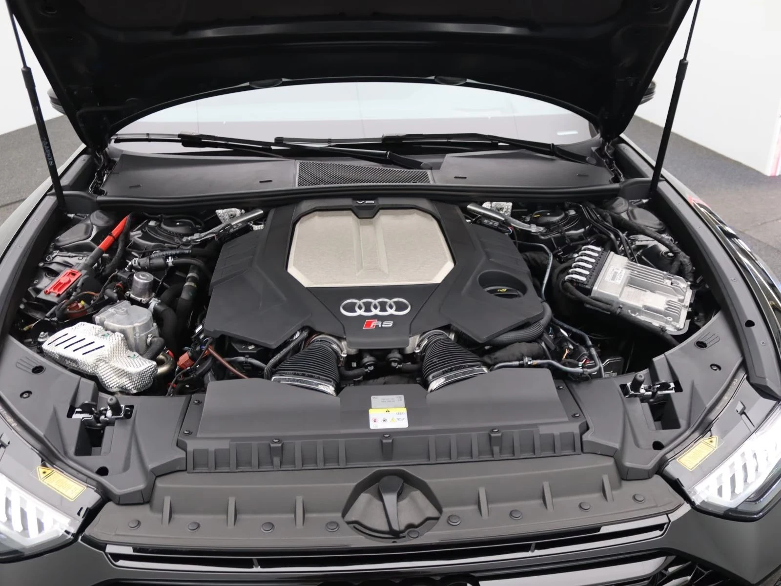 Audi Rs6 DYNAMIC / BLACK OPTIC / MATRIX / HUD/ B&O/ QUATTRO, снимка 14 - Автомобили и джипове - 56009811