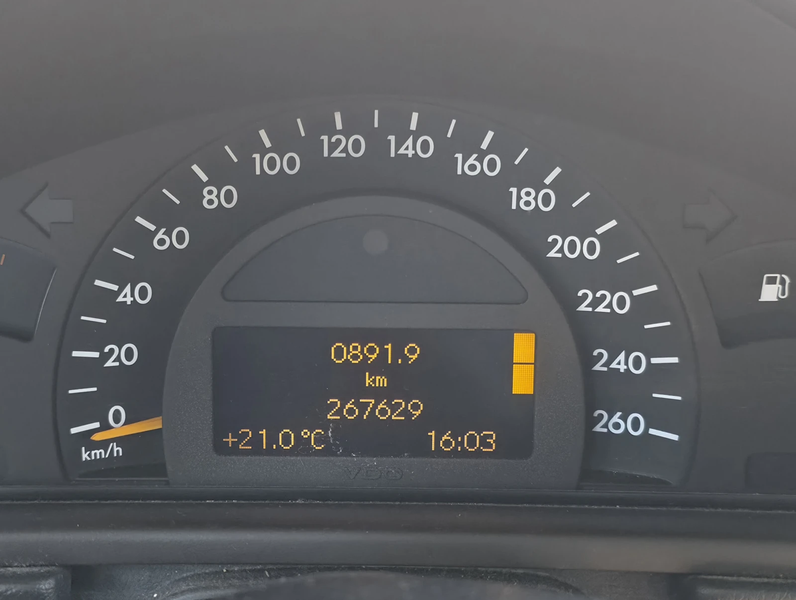 Mercedes-Benz C 220, снимка 2 - Автомобили и джипове - 56504568