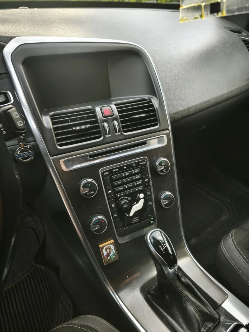 Volvo XC60 Един от най-обезопасените семейни автомобили., снимка 5 - Автомобили и джипове - 51954274