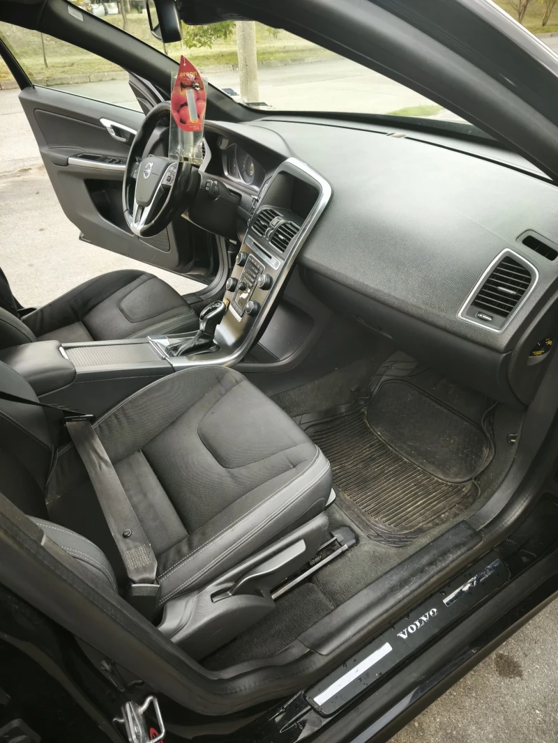 Volvo XC60 Един от най-обезопасените семейни автомобили., снимка 9 - Автомобили и джипове - 51954274