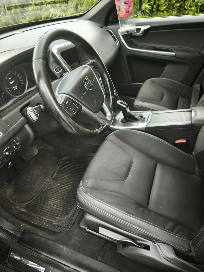 Volvo XC60 Един от най-обезопасените семейни автомобили., снимка 7 - Автомобили и джипове - 51954274