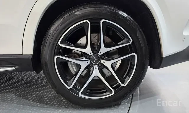 Mercedes-Benz GLE 53 4MATIC AMG 4MATIC+ Full екстри, снимка 8 - Автомобили и джипове - 55920599