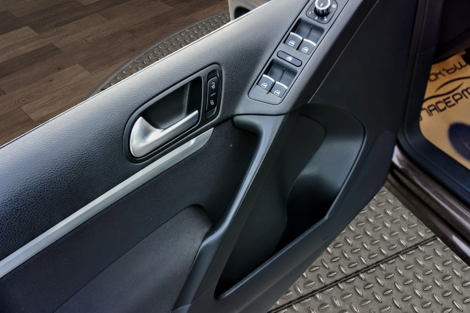 VW Tiguan 2.0TDI 4MOTION DSG PANO SPORT & STYLE - изображение 6