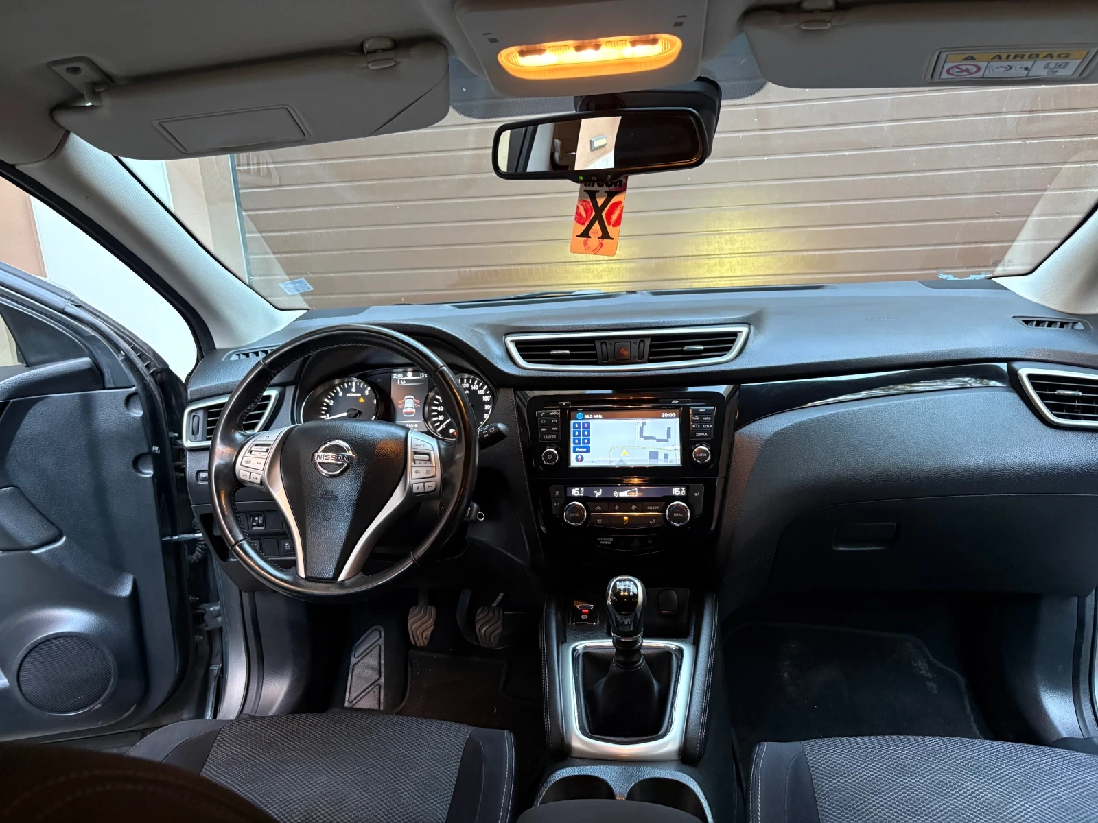Nissan Qashqai 1.2 DiG-T (115 кс) , снимка 12 - Автомобили и джипове - 54555755