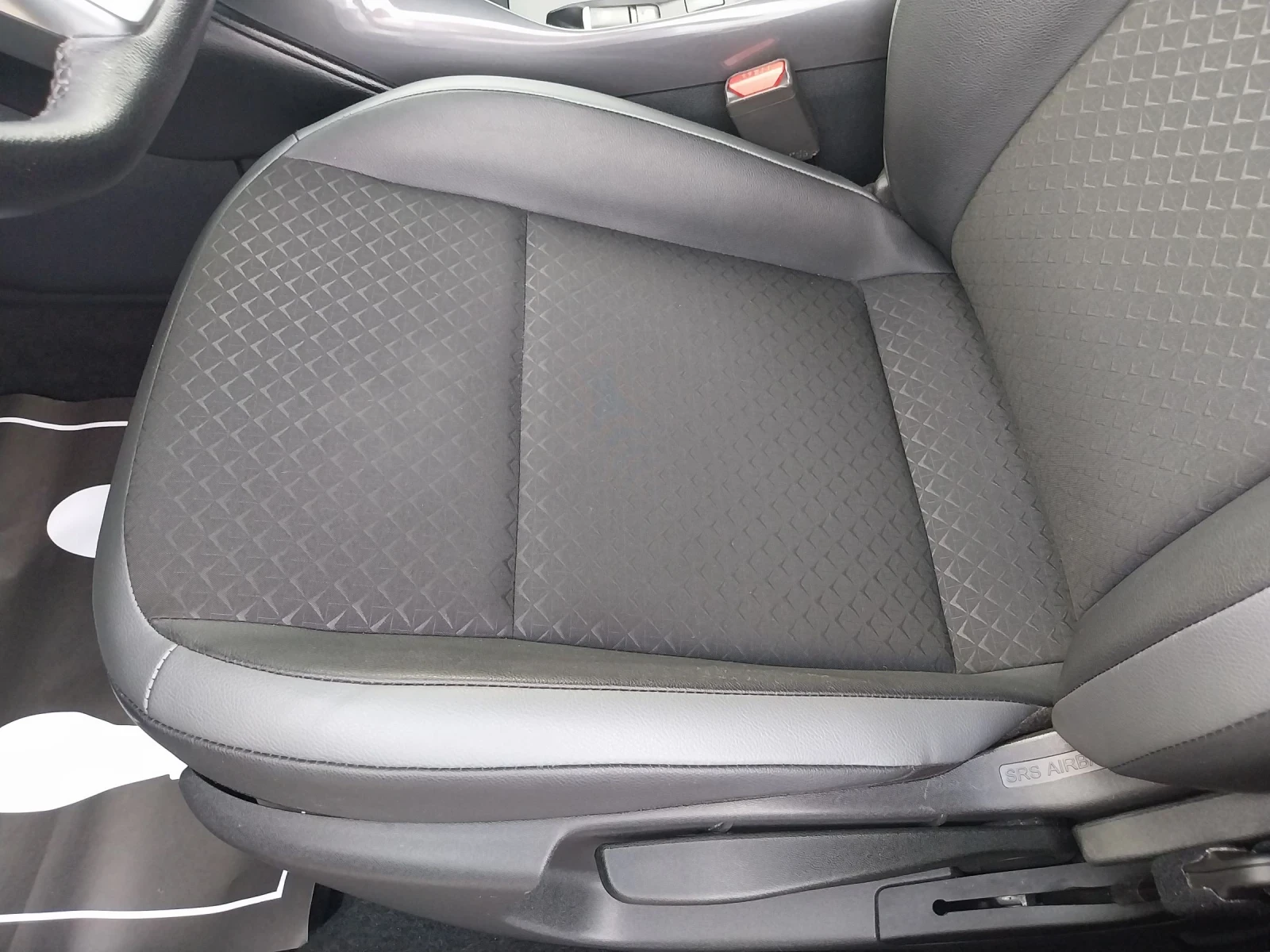 Nissan Juke 1.6 HIBRID N-Conecta, снимка 8 - Автомобили и джипове - 55127636