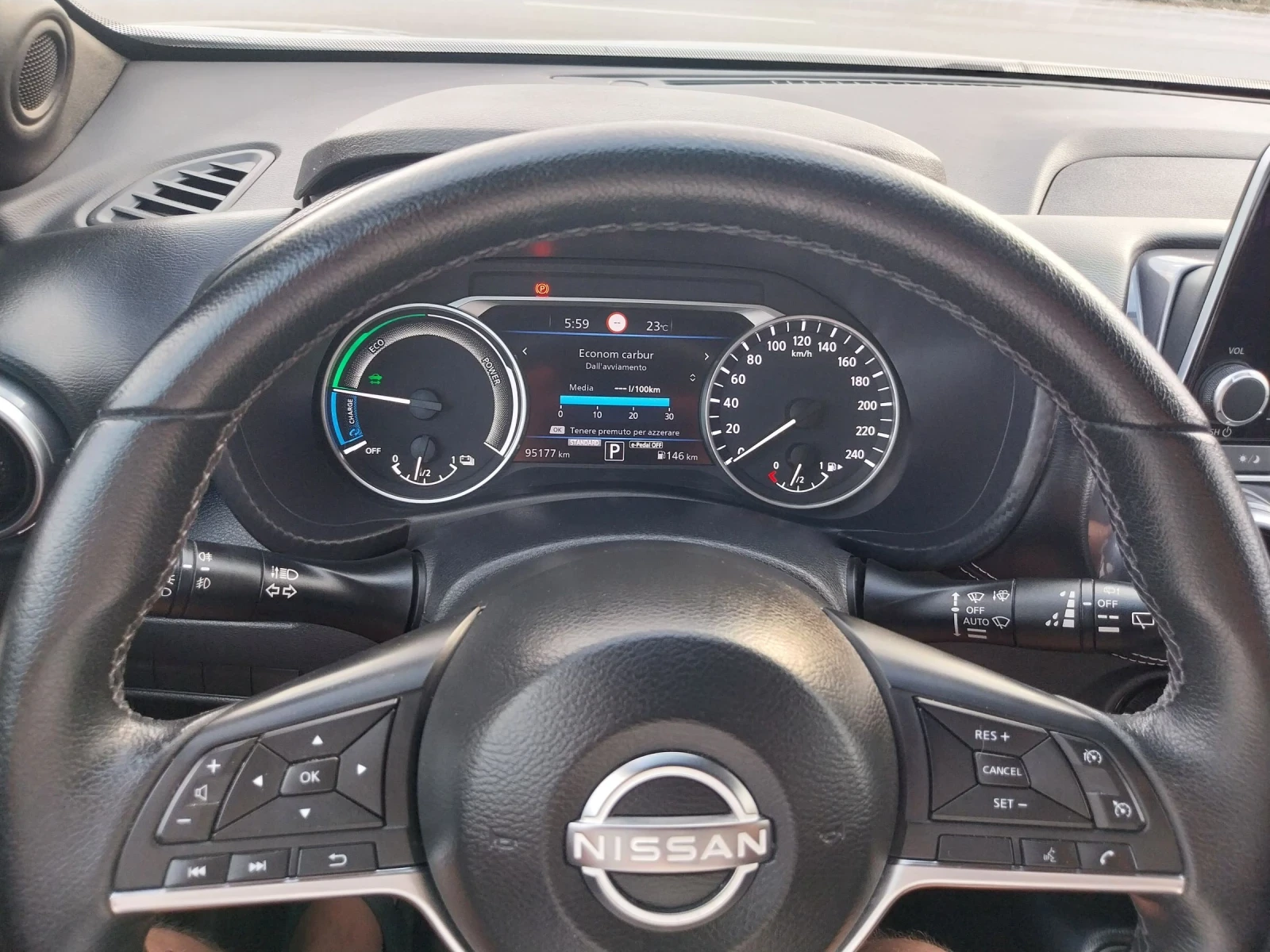 Nissan Juke 1.6 HIBRID N-Conecta, снимка 13 - Автомобили и джипове - 55127636