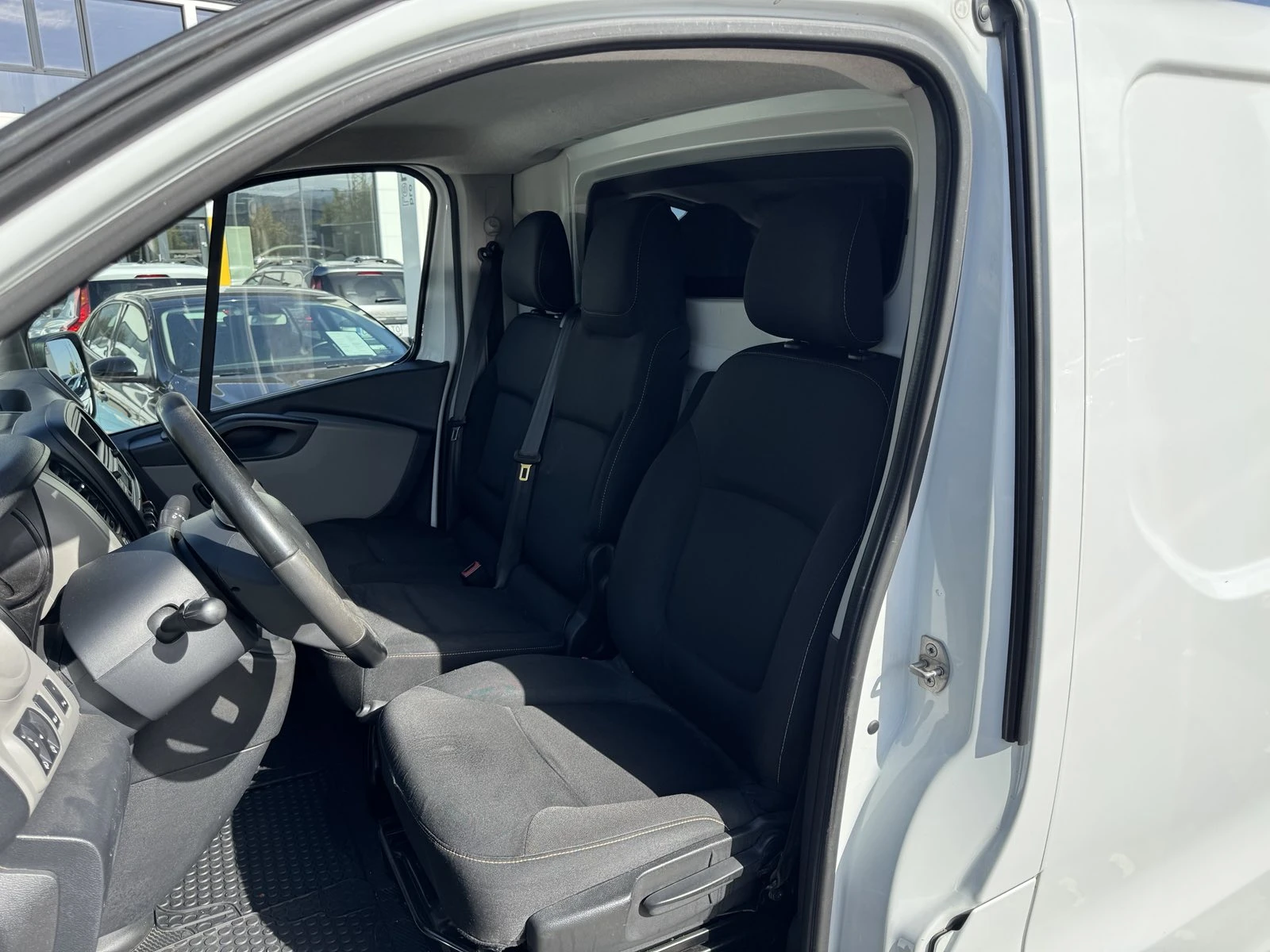 Renault Trafic 1.6 DCI, снимка 13 - Бусове и автобуси - 56598367