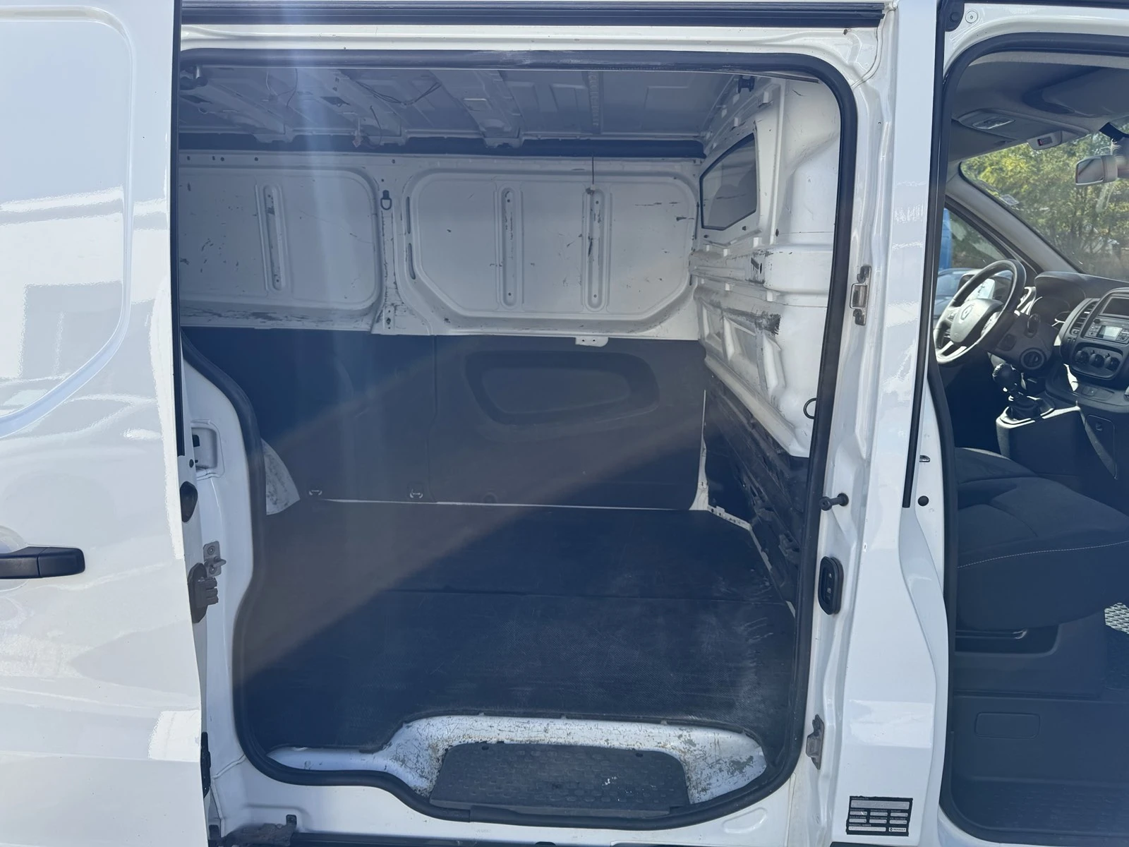 Renault Trafic 1.6 DCI, снимка 11 - Бусове и автобуси - 56598367