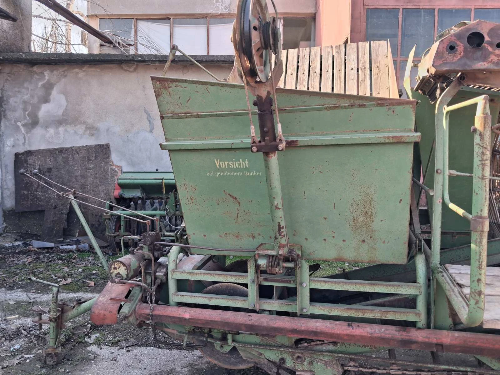 Специализирани машини Машини за зеленчуци Kартофокомбайн HASSIA KRB, снимка 11 - Селскостопанска техника - 53615618