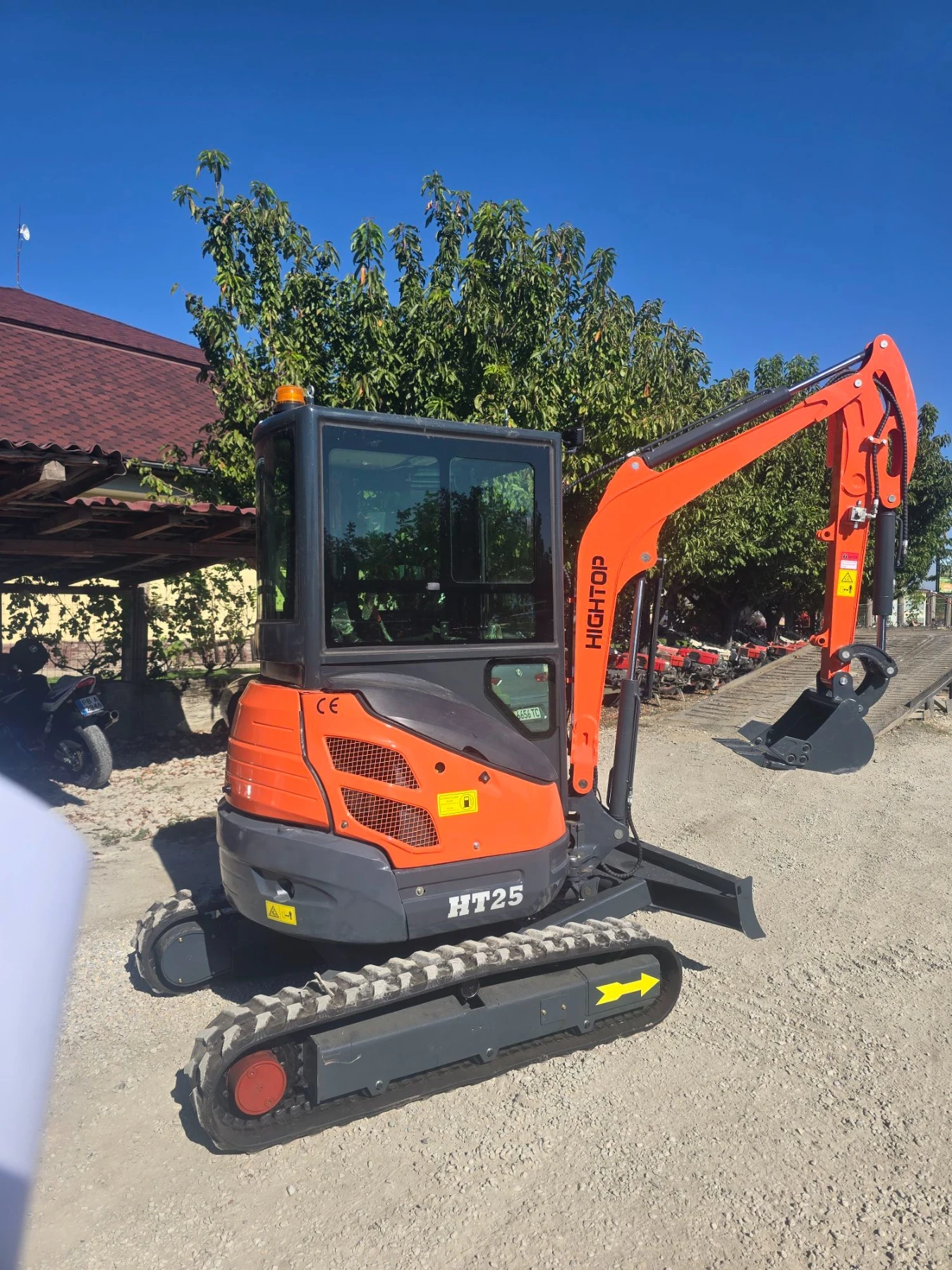 Багер FIAT Hitachi 2.5 тон, с Kubota двигател, снимка 3 - Индустриална техника - 56116324
