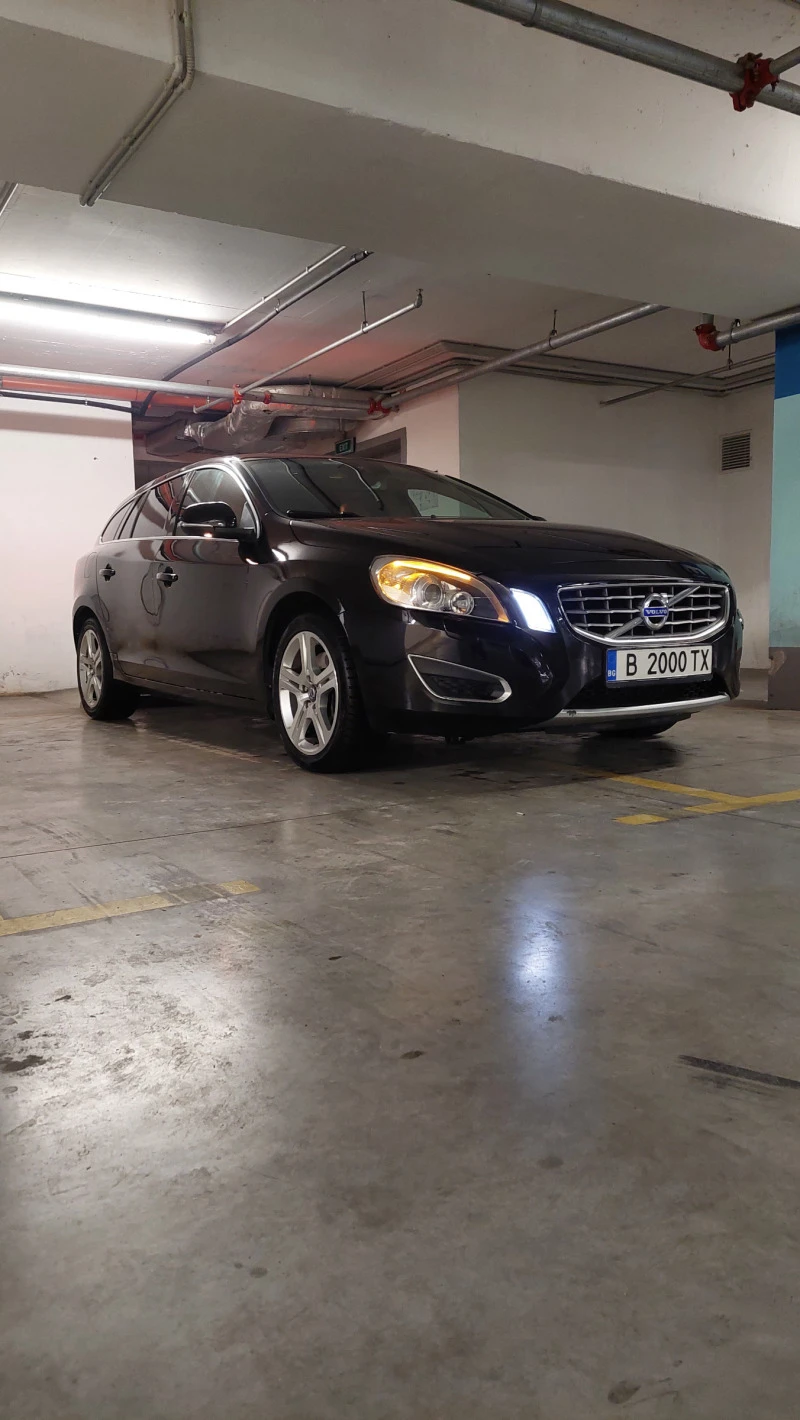 Volvo V60 2.4 D4 AWD BiTurbo, снимка 4 - Автомобили и джипове - 47002387