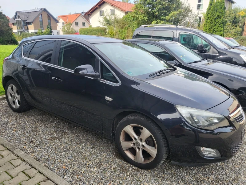 Opel Astra 2.0 CDTi, снимка 3 - Автомобили и джипове - 47918953