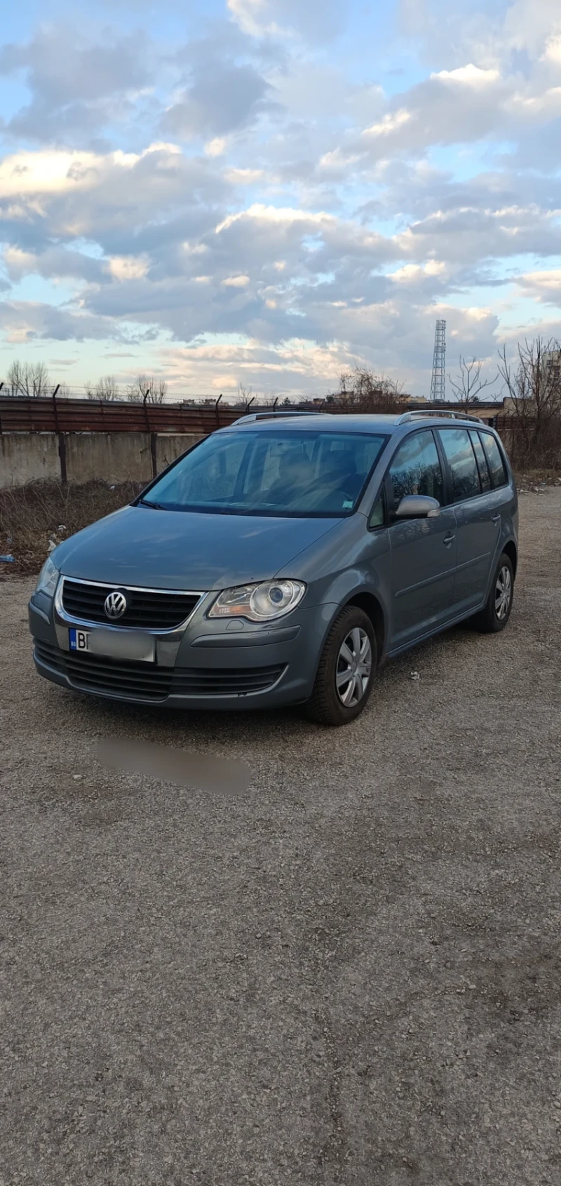 VW Touran, снимка 2 - Автомобили и джипове - 48645093