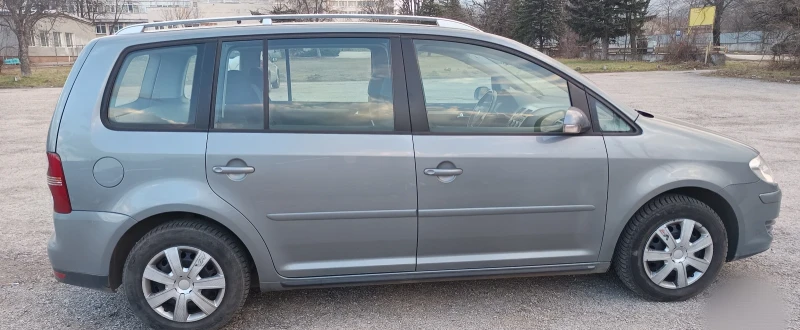 VW Touran, снимка 8 - Автомобили и джипове - 48645093