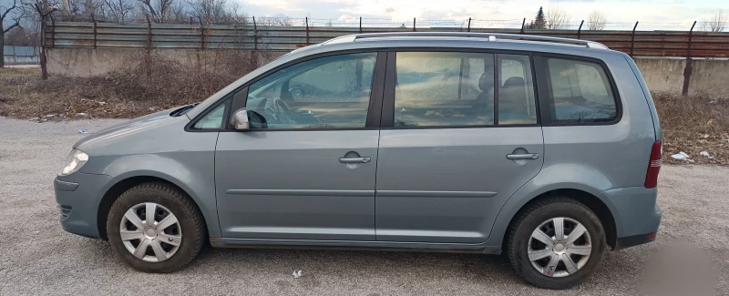 VW Touran, снимка 7 - Автомобили и джипове - 48645093