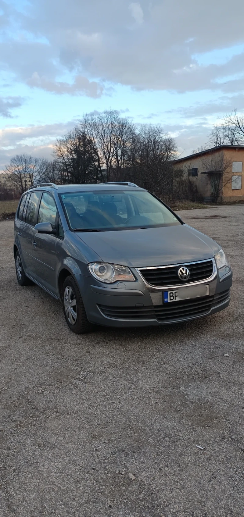 VW Touran, снимка 3 - Автомобили и джипове - 48645093