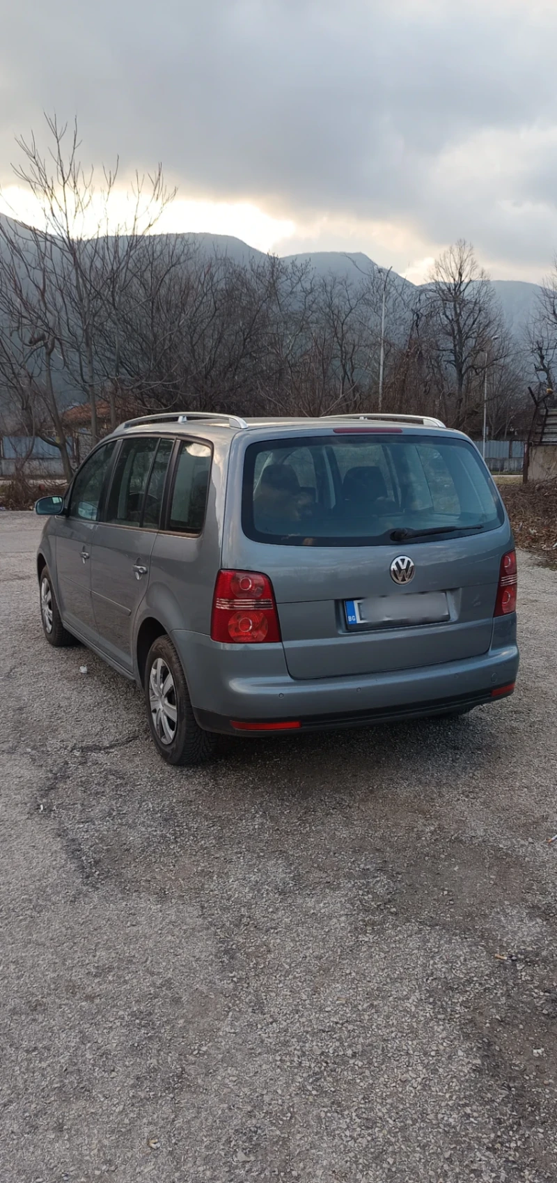 VW Touran, снимка 4 - Автомобили и джипове - 48645093