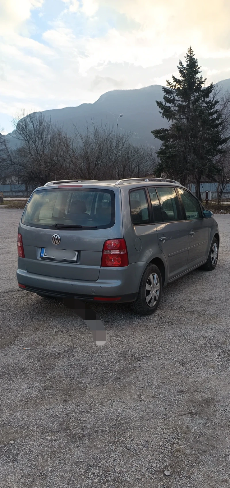 VW Touran, снимка 5 - Автомобили и джипове - 48645093