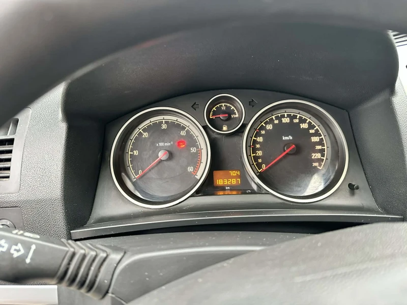 Opel Zafira 1.9 CDTI, снимка 8 - Автомобили и джипове - 53274624