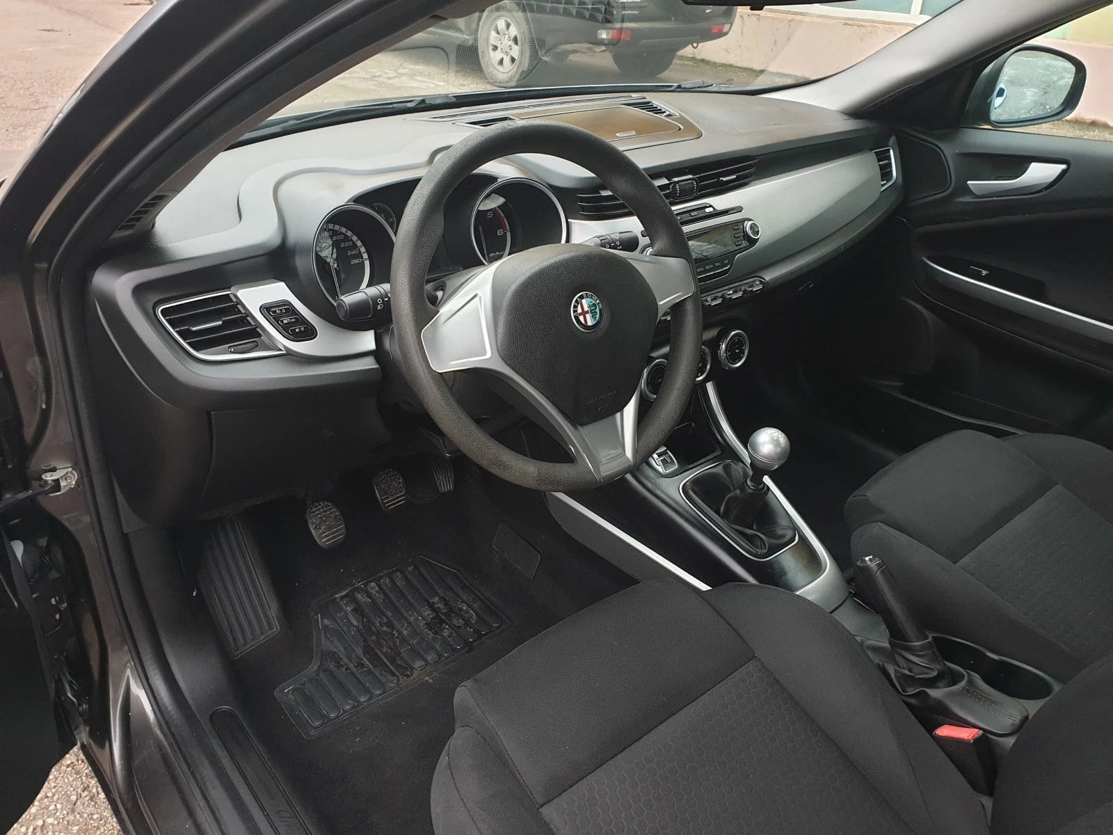 Alfa Romeo Giulietta 1.6 JTD ITALY - изображение 10