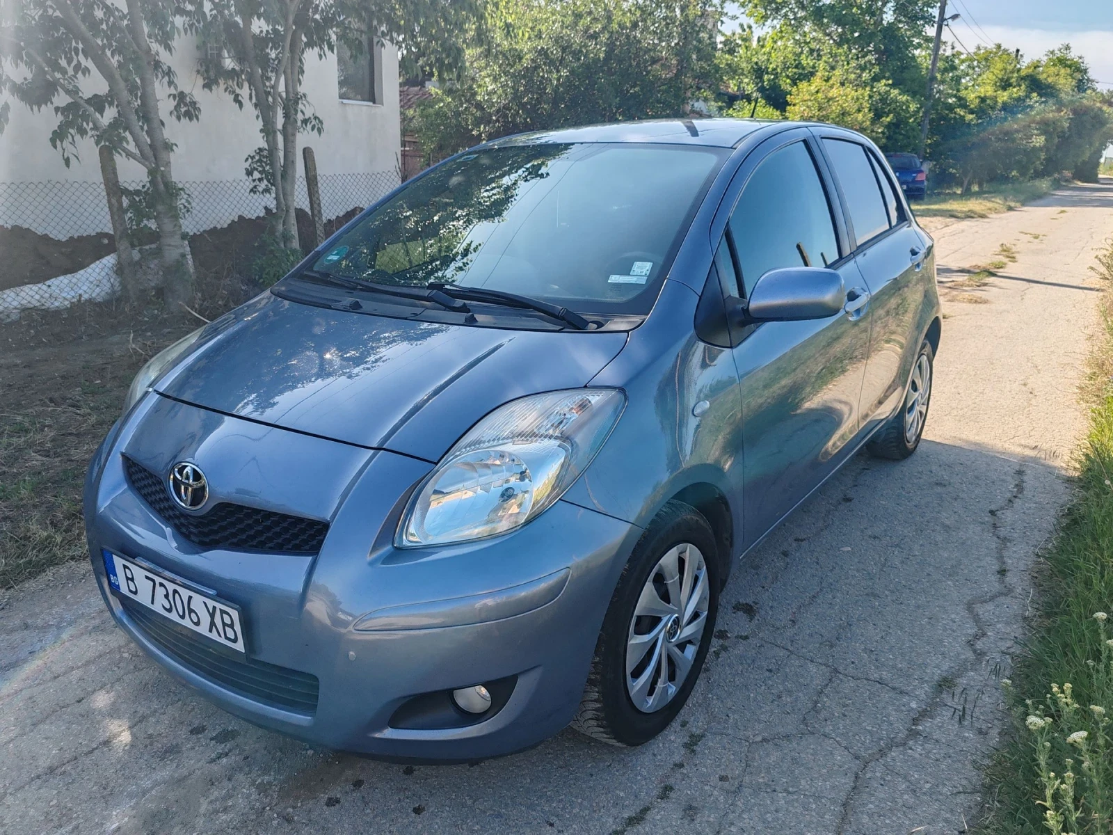 Toyota Yaris 1.3 6 Скорости  - изображение 7