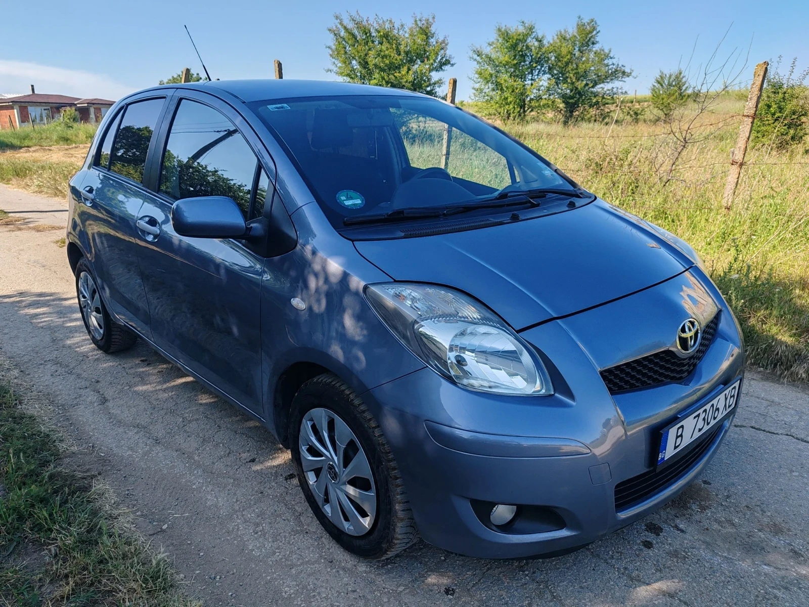 Toyota Yaris 1.3 6 Скорости  - изображение 3