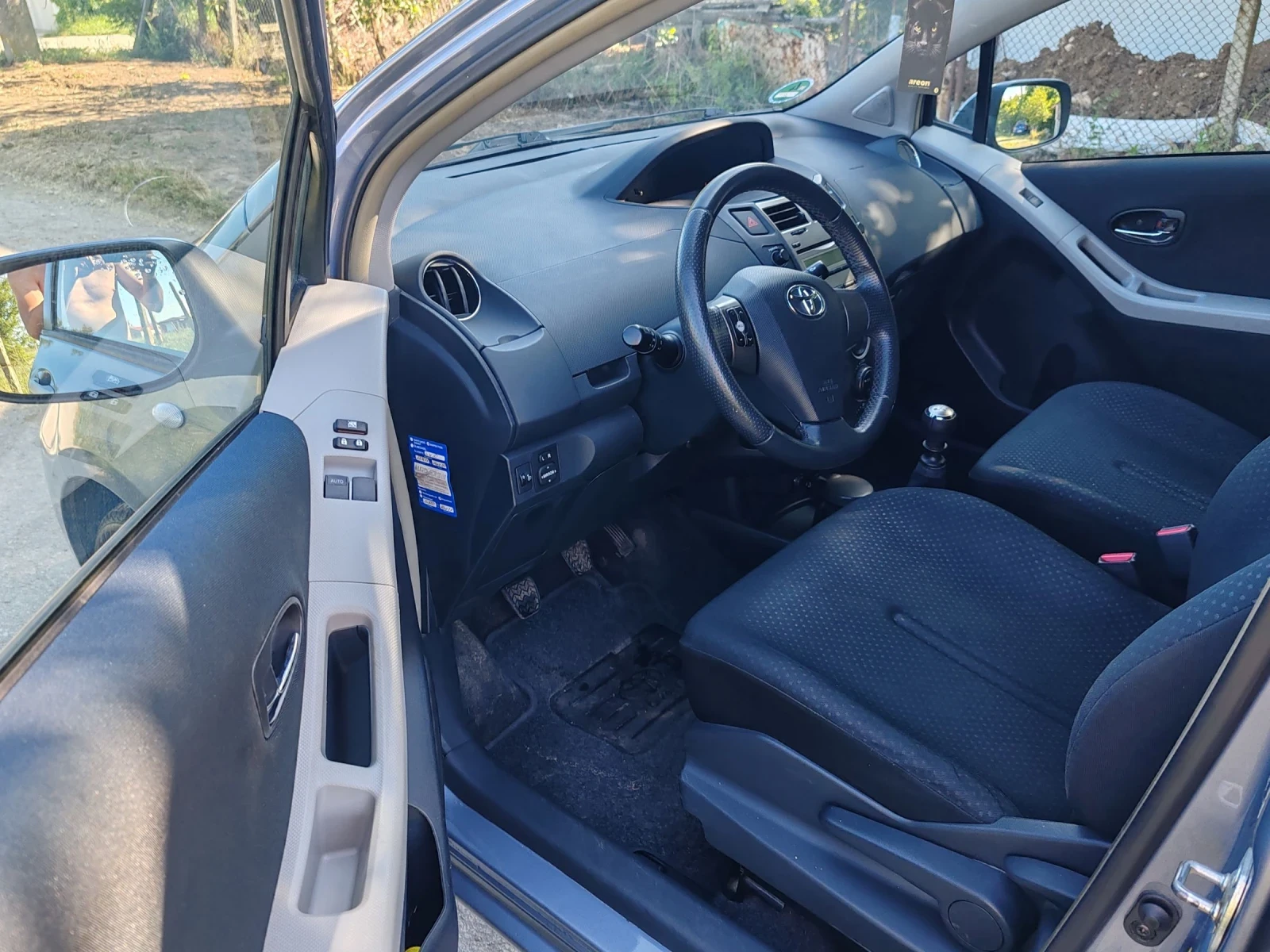 Toyota Yaris 1.3 6 Скорости  - изображение 8