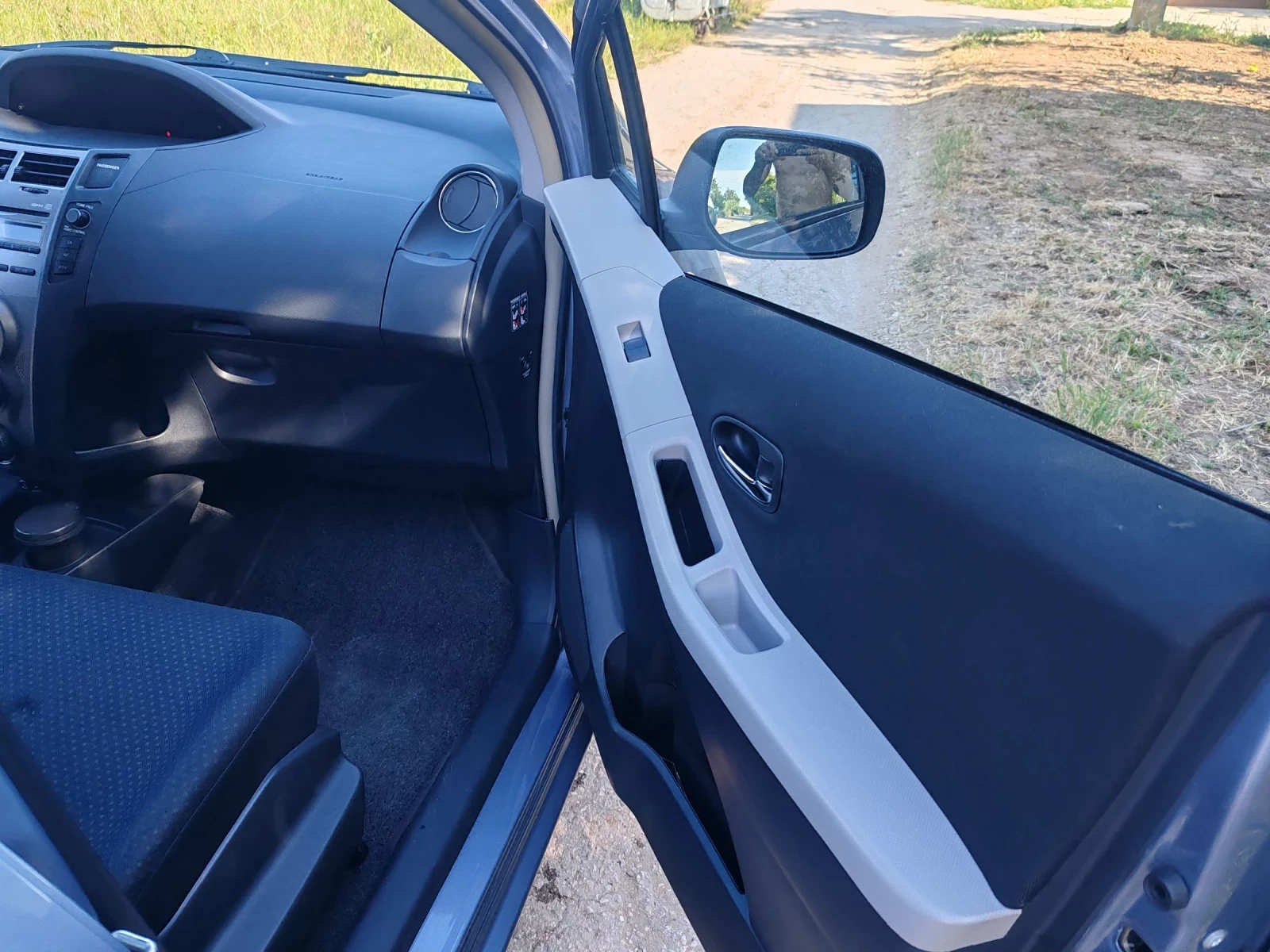Toyota Yaris 1.3 6 Скорости  - изображение 9