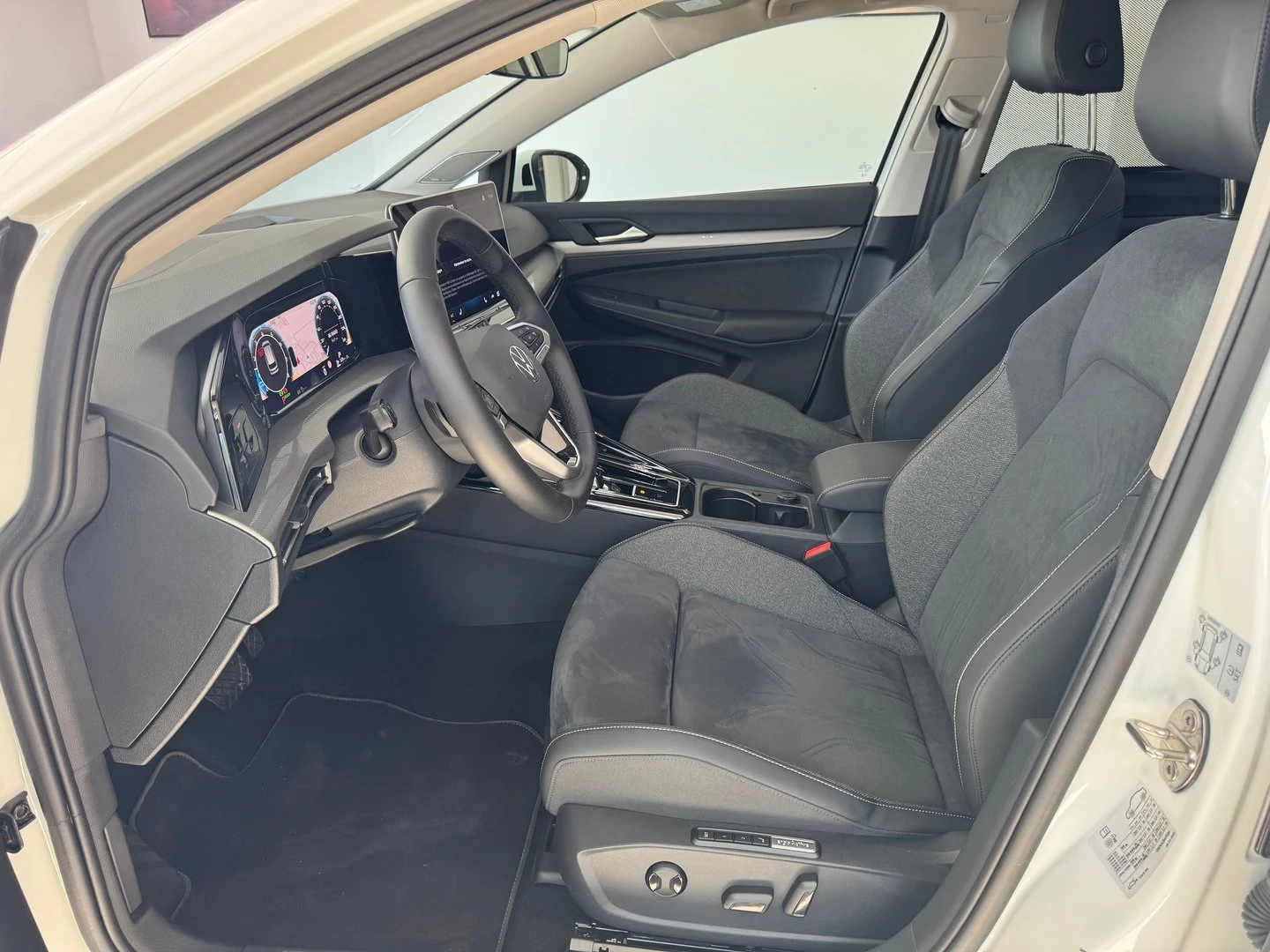 VW Golf Variant 8 Style 1.5 eTSI OPF DSG | Mobile.bg — изображение 5