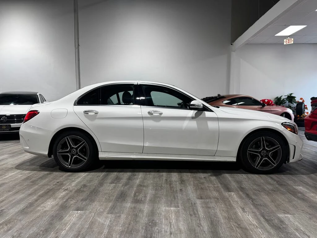 Mercedes-Benz C 300 * 4Matic * AвтоКредит* (ЦЕНА ДО БГ) - изображение 3