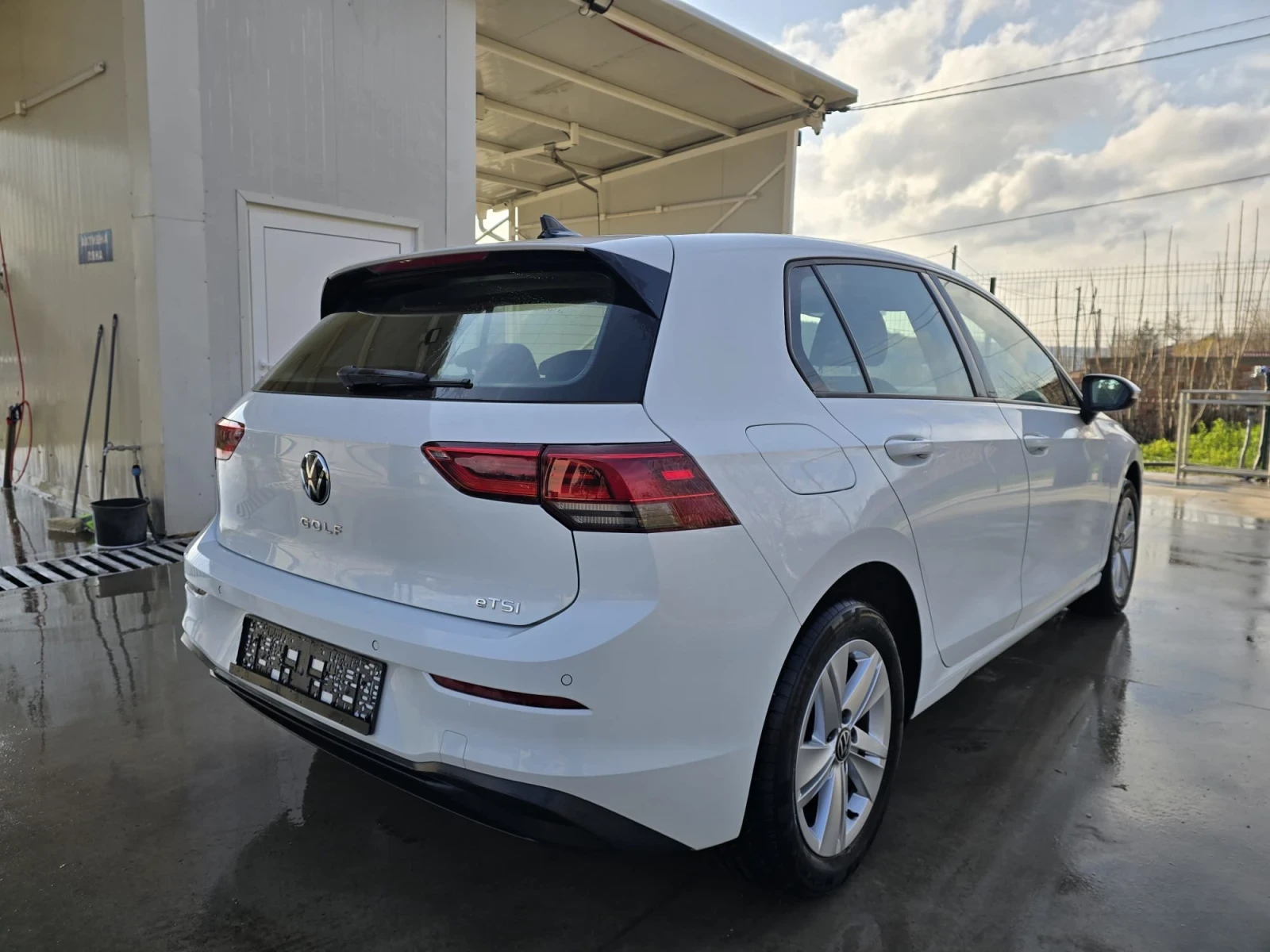 VW Golf 1.5 eTSI - 131к.с. - Топ състояние - изображение 4