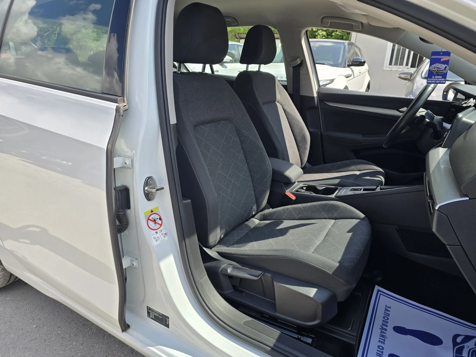 VW Golf 1.5 eTSI - 131к.с. - Топ състояние, снимка 12 - Автомобили и джипове - 52664059