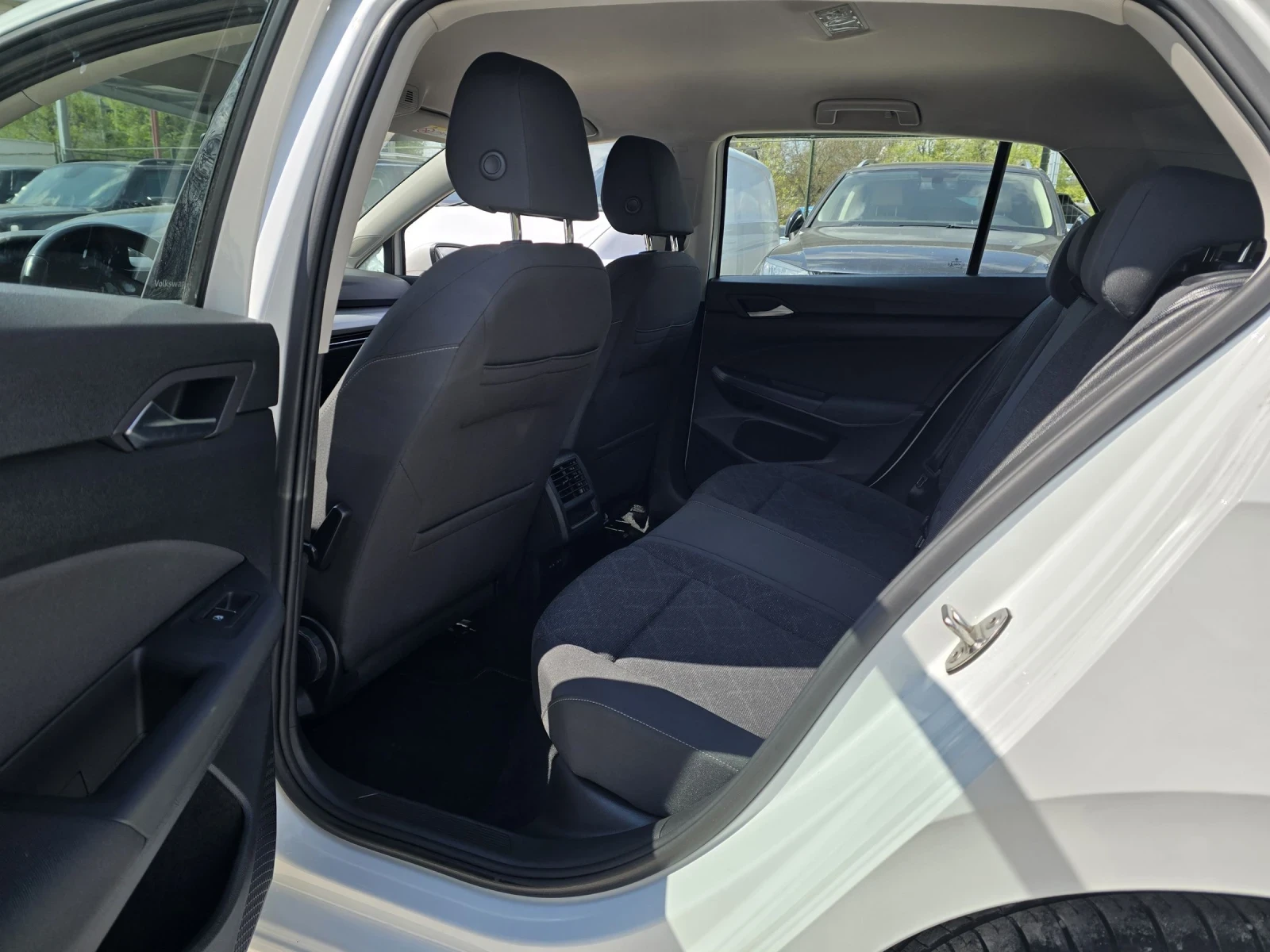 VW Golf 1.5 eTSI - 131к.с. - Топ състояние, снимка 11 - Автомобили и джипове - 52664059