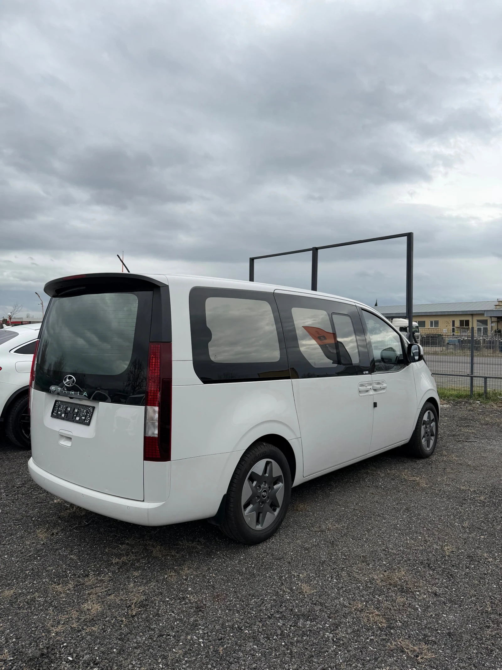 Hyundai Staria 3.5 LPG* НАЛИЧЕН - изображение 4