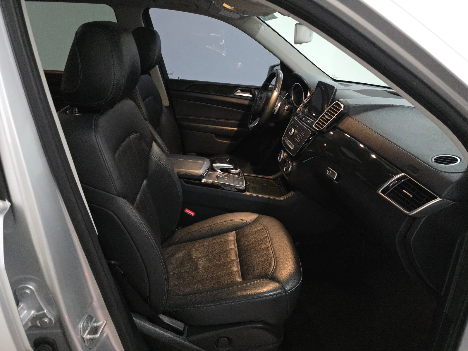 Mercedes-Benz GLS 450 4MATIC, снимка 15 - Автомобили и джипове - 53774650