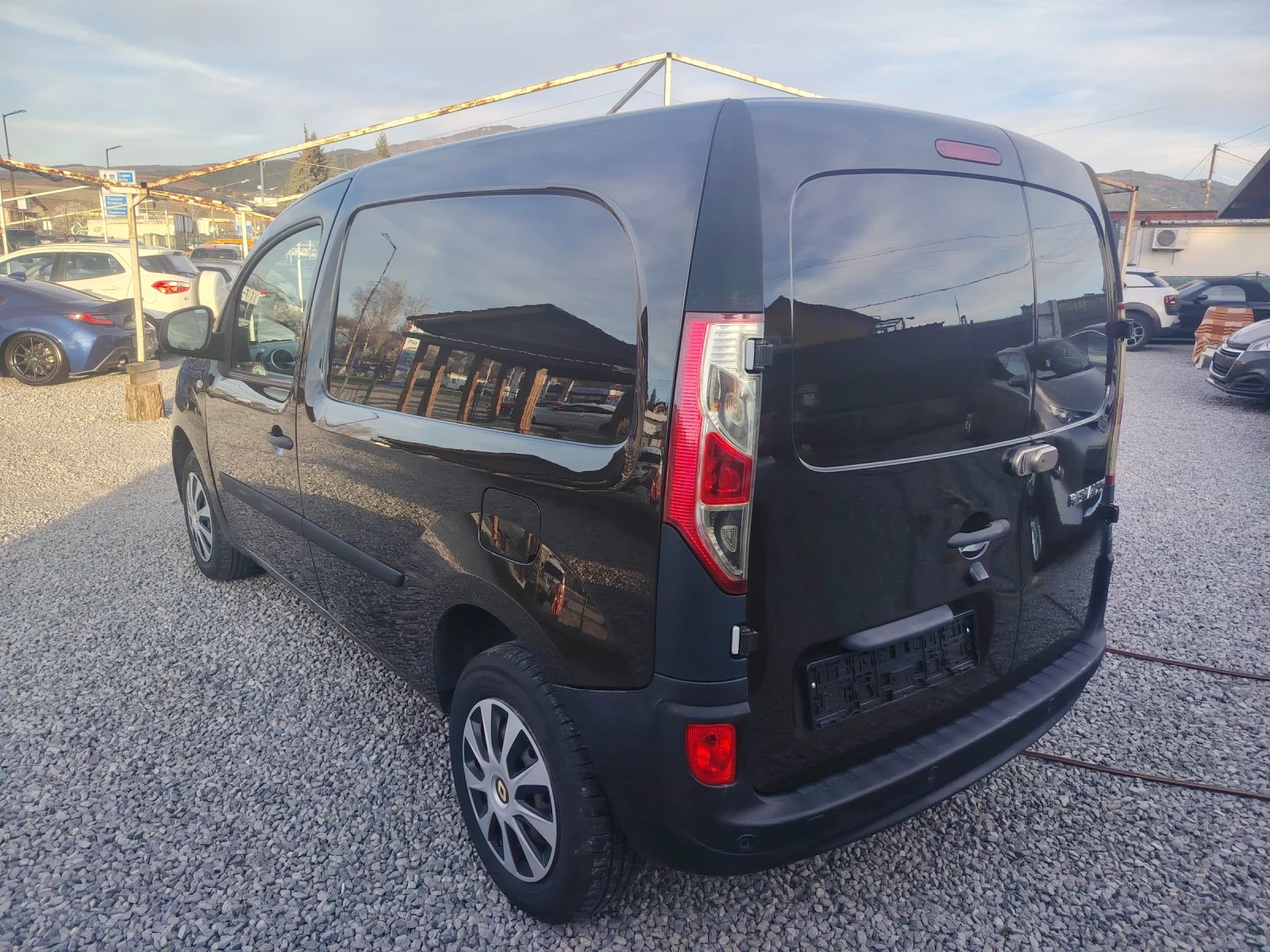 Renault Kangoo 1.5 DCI ZEN, снимка 7 - Автомобили и джипове - 54115625