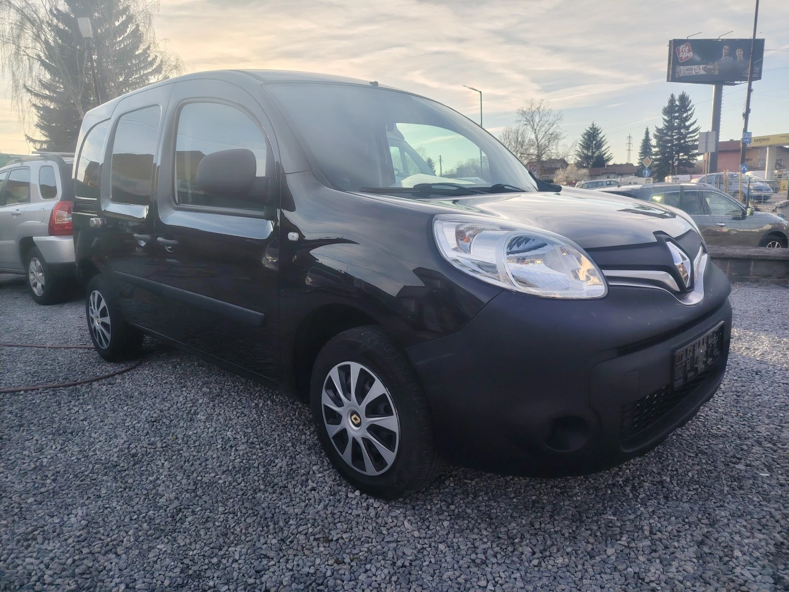 Renault Kangoo 1.5 DCI ZEN, снимка 3 - Автомобили и джипове - 54115625