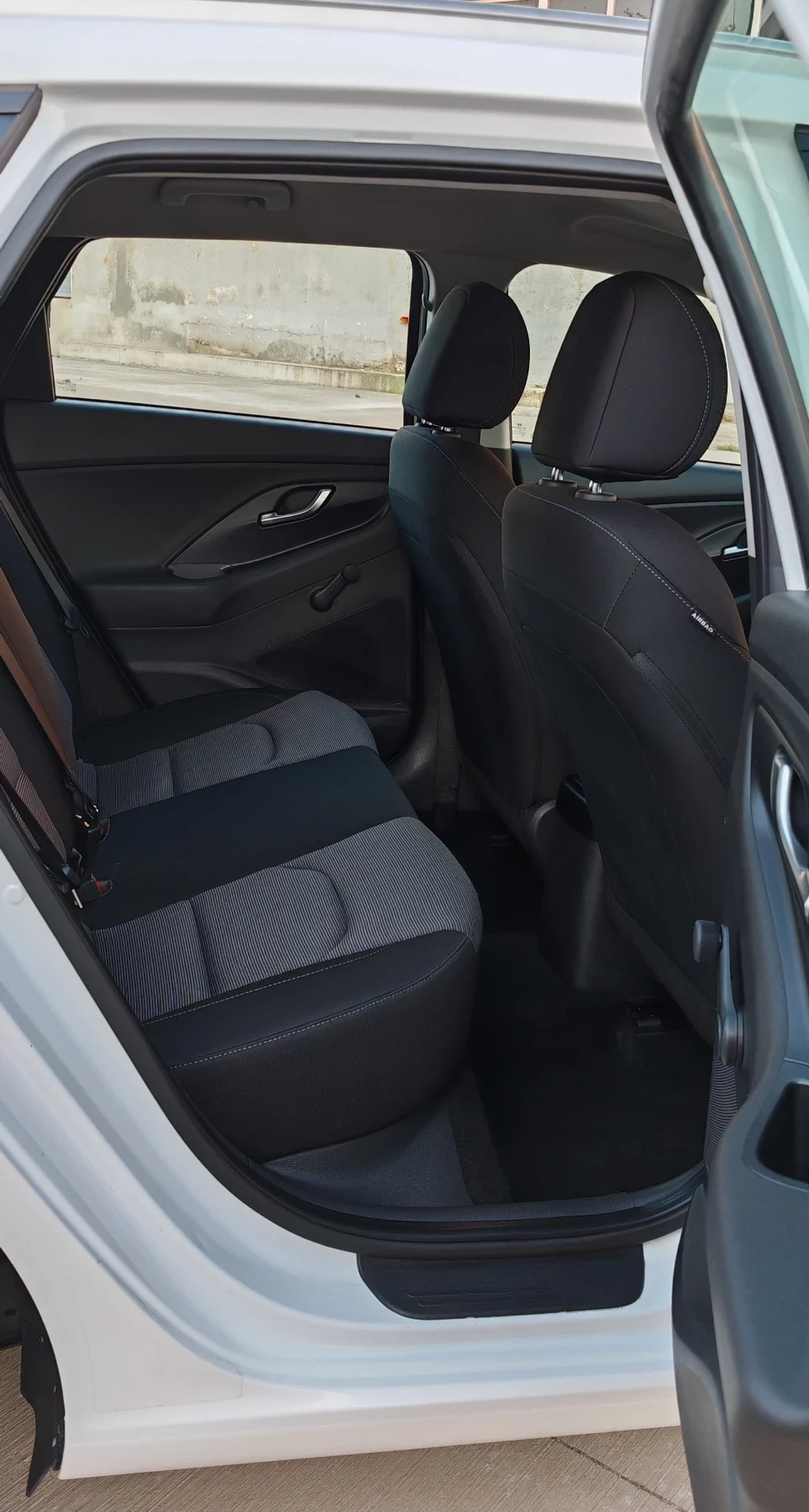 Hyundai I30 1.6CRDI LineAssist* Bluetooth* LED* Cruise, снимка 12 - Автомобили и джипове - 54384395