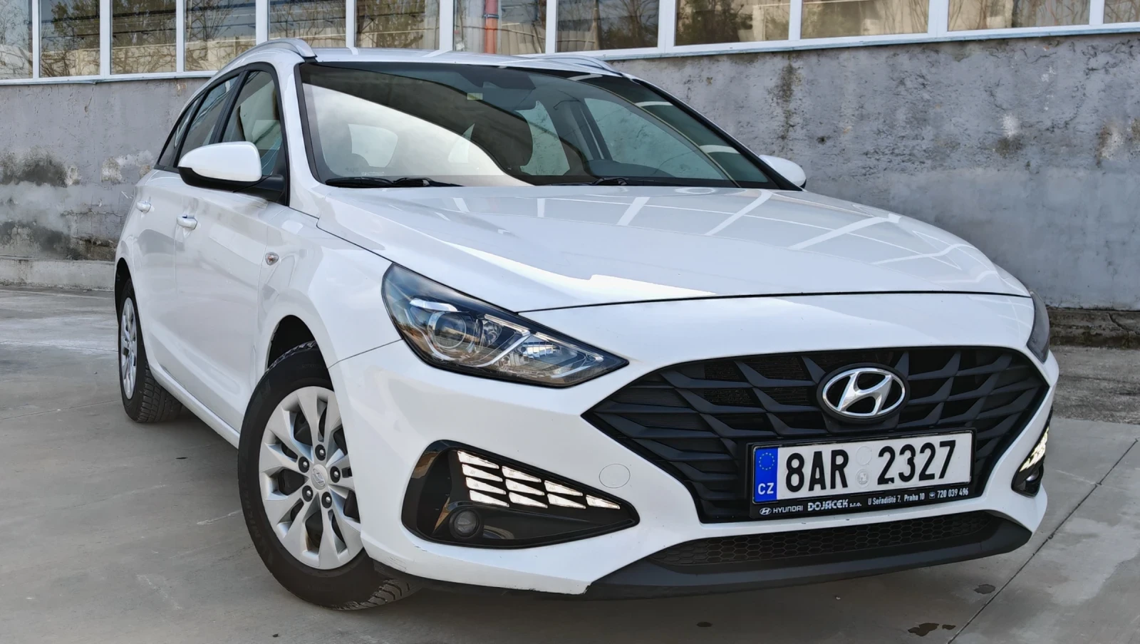 Hyundai I30 1.6CRDI LineAssist* Bluetooth* LED* Cruise, снимка 4 - Автомобили и джипове - 54231720