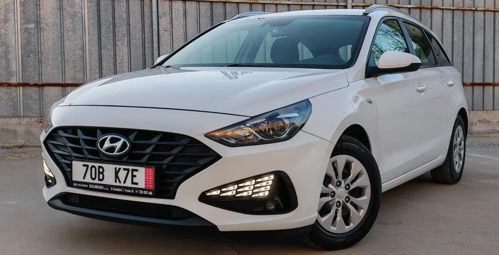 Hyundai I30 1.6CRDI LineAssist* Bluetooth* LED* Cruise, снимка 4 - Автомобили и джипове - 54384395