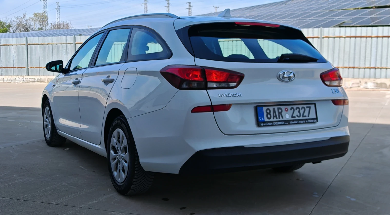 Hyundai I30 1.6CRDI LineAssist* Bluetooth* LED* Cruise, снимка 3 - Автомобили и джипове - 54231720