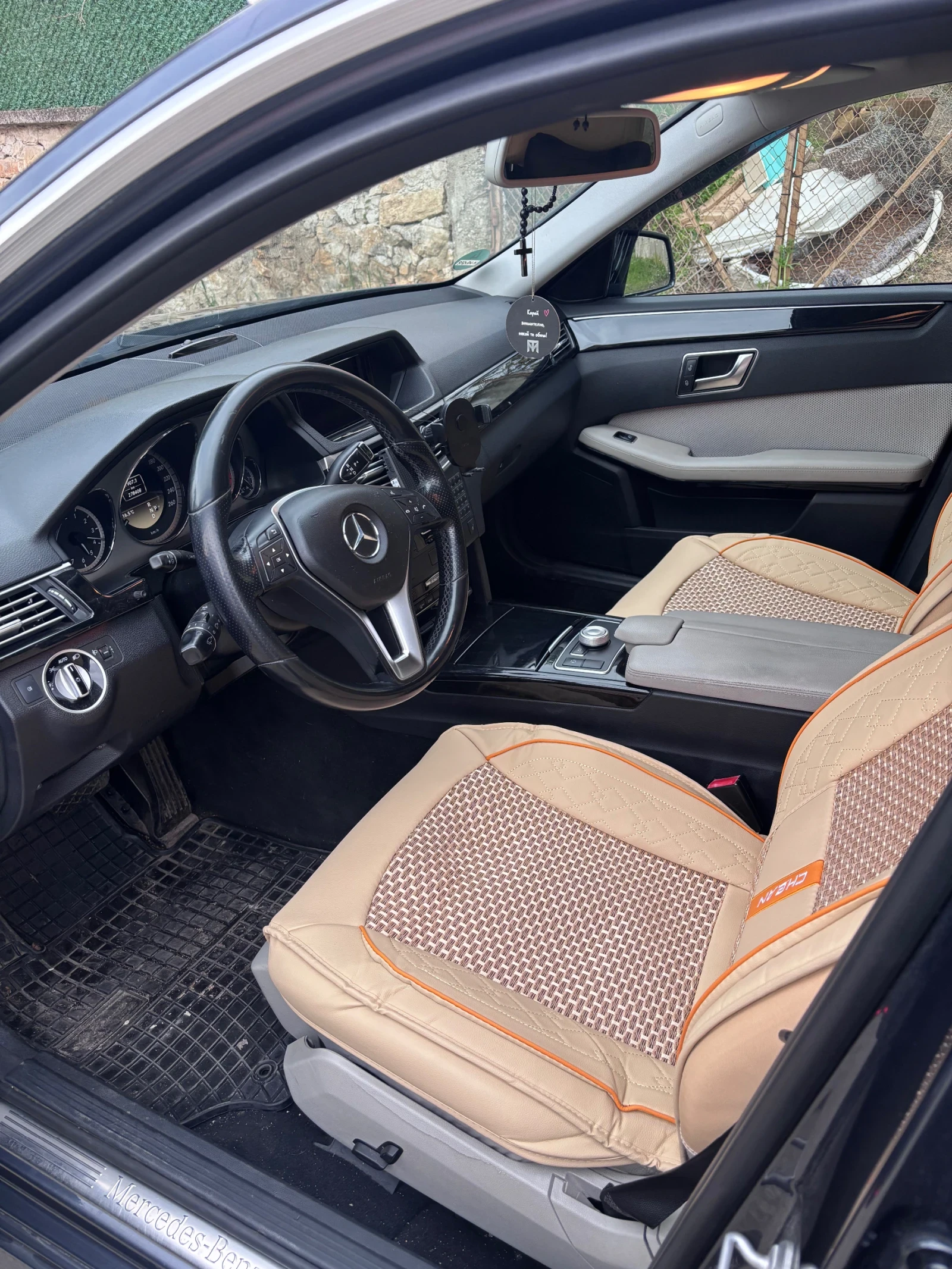 Mercedes-Benz E 200, снимка 11 - Автомобили и джипове - 54381399
