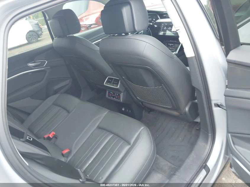 Audi E-Tron Premium Plus Quattro, снимка 8 - Автомобили и джипове - 54874439